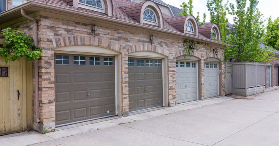 Broken garage door repair Menomonee Falls