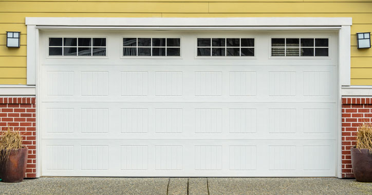 Off tracks garage door repair Menomonee Falls